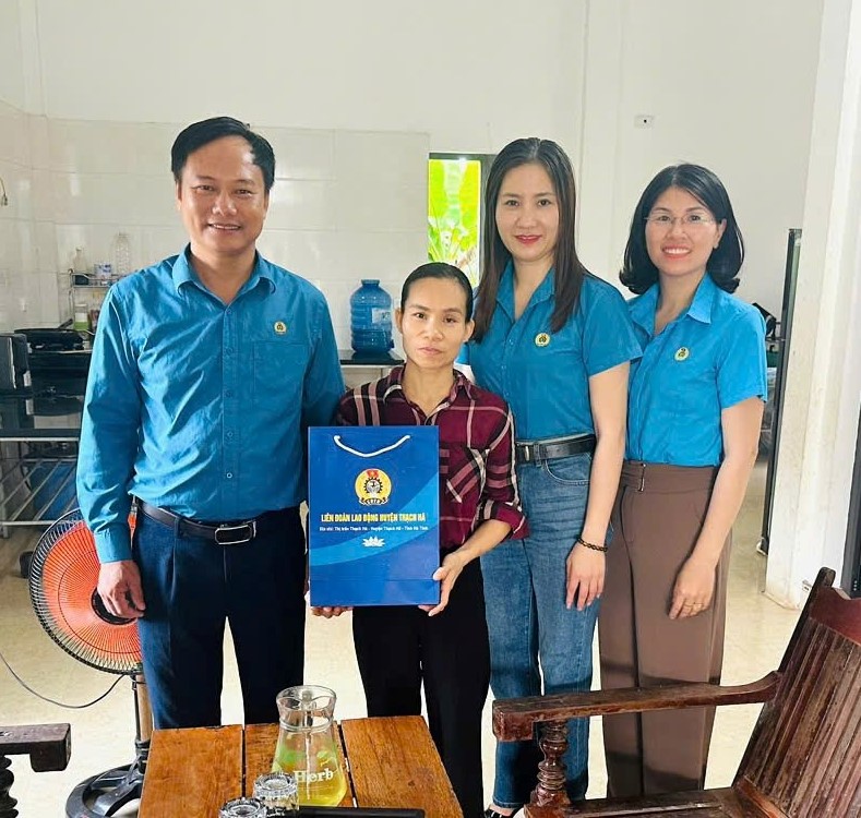 Thạch Hà: Tổ chức các hoạt động nhân dịp Kỷ niệm 95 năm Ngày thành lập Công đoàn Việt Nam, 77 năm Ngày Thương binh-Liệt sỹ.